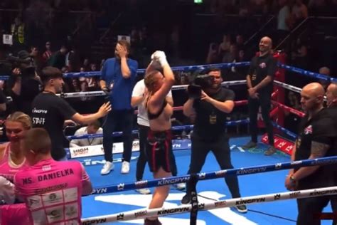 daniella hemsley flashing unblurred|Kingpyn Boxing video: Daniella Hemsley flashes fans after。